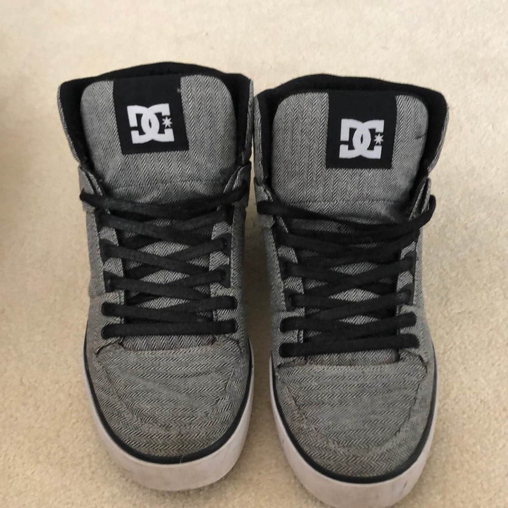 DC men’s gray sneakers